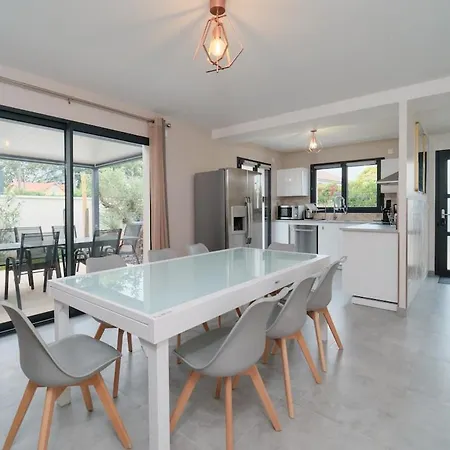 Holiday home 12 Pers-perfect Location Eurexpo, Stade Ol *