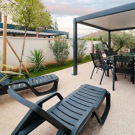 12 Pers-perfect Location Eurexpo, Stade Ol Holiday home *